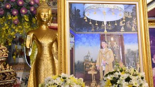 ในหลวง พระราชินีและเจ้าคุณพระสินีนาฏพระราชทานถวายภัตตาหารเพลแด่พระภิกษุ สามเณรในการสอบบาลีสนามหลวง