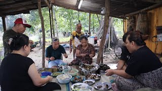 Kumang Jawai Jadi CHEF Memasak Lauk Untuk Anak,Menantu,Cucu Di Pondok Studio…//