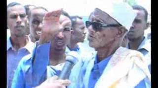 Lughaya.com Dadwayne reer Djibouti ah oo ka cabanaya baabuurta.wmv