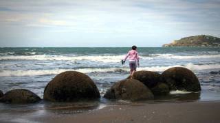 The Moeraki boulders - Roadside Stories