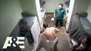 60 Days In: Inmate Nick Fights Pod Bully | A&E