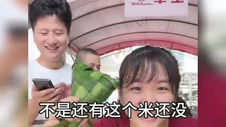 端午节学长妈妈教小芬包粽子，一家人齐乐！