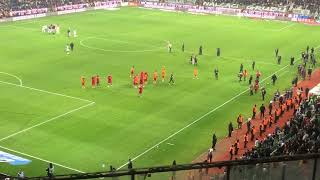 Galatasaray taraftarı Konyaspora yenilen takımını bağrına basıyor Konyaspor Galatasaray Tribün Çekim