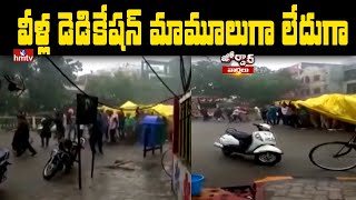 వీళ్ల డెడికేషన్ మామూలుగా లేదుగా | Baraat's Incredible 'Jugaad' During Heavy Rainfall | Jordar News