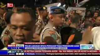 Massa Pendukung Ahok Bertahan di Pengadilan Tinggi Jakarta