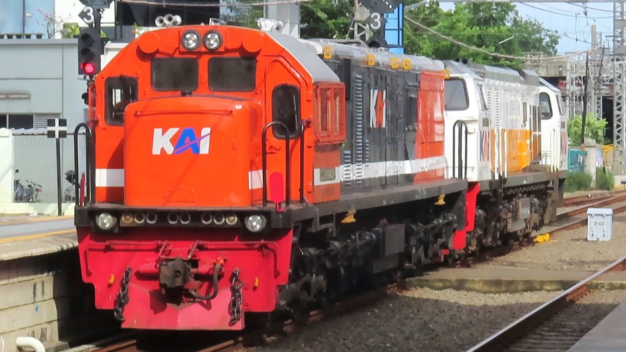 Selamat Datang Lokomotif Cc 201 Merah Biru Dari Sumatera Di Lintas Rel