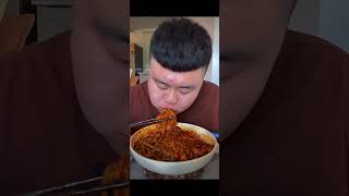 Mukbang eating × Extra spicy Xinjiang noodle 🔥🔥 新疆炒米粉 - 阔哥开饭了