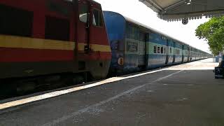 13010 Dehradun Howrah Doon Express at Talit Station [Full HD]