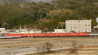 まるで通勤電車のようなキハ47系 4両編成