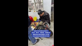 重庆学员正在学习电动车模块控制器手工找针脚，电动车维修培训 #电动车维修教学 #摩托车维修培训 #电瓶修复技术 #电动车维修 #摩托车维修