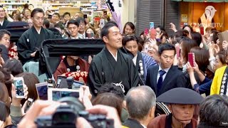 「平成中村座」中村勘九郎さん、商店街をお練り