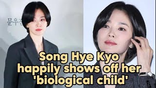 Song Hye Kyo happily shows off her 'biological child', her gentle smile makes people melt.