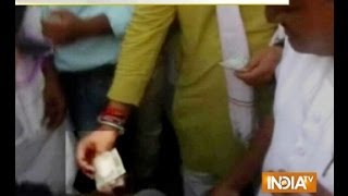 Caught On Camera: LS Candidate in MP distributing money - India TV