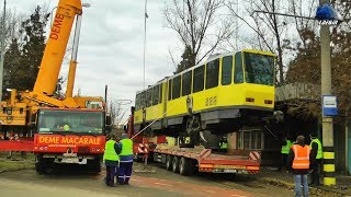 Descarcare/Unload Tramvai Tatra KT4DM 6072 Tram/Straßenbahn in Oradea - 14 December 2017