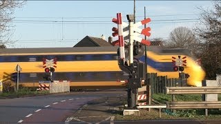 Dutch Railroad Crossing - Spoorwegovergang Boxtel 1