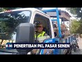 Satpol PP Tertibkan Puluhan PKL di Trotoar Pasar Senen, Beberapa Gerobak PKL Diangkut Petugas