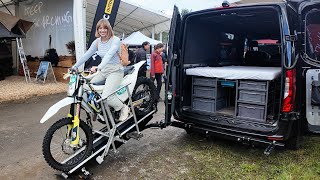 Geniales Wohnmobil Zubehör 2025 🔴 Multimobil Motorradträger einfach seitlich wegschwenken