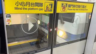 台北捷運 板南線 板橋站 列車進站Metro Taipei