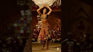 #Suraiyya will take your breath away with her moves. 😍 #ThugsOfHindostan | Katrina, Aamir #Shorts