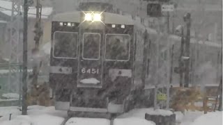 雪に負けない阪急電車