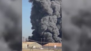 Fire tears through Bakersfield warehouse