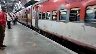 jansadharan express at prayagraj