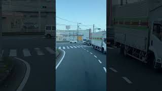 交差点が詰まっているのに突っ込んでくる車#Shorts