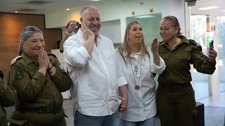 Family of Israeli hostage soldier watch her release by Hamas | AFP