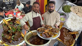 सिर्फ 2 घंटों में पुरा मटन ख़त्म हो जाता है। 60km दुर से लोग आते हैं यहां का Mutton Curry।