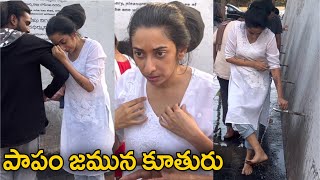 కాళ్లు కడుక్కుంటున్నా జమున కూతురు | Jamuna videos | Jamuna Daughter Emotional | Jamuna Passed Away