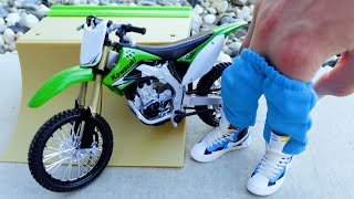 BMX Finger | Building A Dirt Bike | Tech Deck Ramp | Tech Deck BMX Finger Bike Tricks | Mini Nike