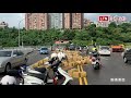 打翻醋罈子！大貨車沒綁好 散落關渡橋影響車流