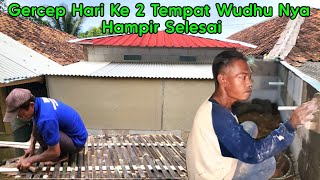 Pagar Untuk Mushola Sedang Di Persiapkan Dan Pembangunan Tempat Wudhu Nya Pun Menuju Selesai