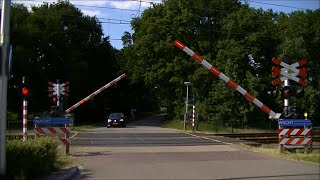 Spoorwegovergang Holten // Dutch railroad crossing