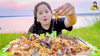 Eating mukbang papaya salad..ញុំាបុកល្ហុងជាមួយស្បែកជ្រូក