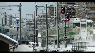 雪でダイヤが乱れ信越本線と弥彦線が同時に東三条駅へ入線　115系N4編成