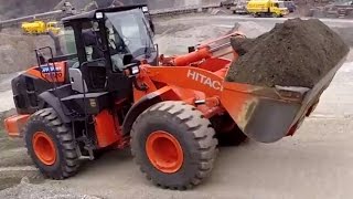 First mass-produced hybrid wheel loader!