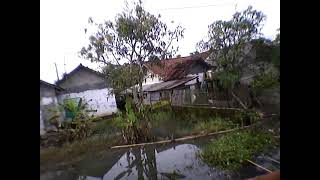 Pembersihan akibat banjir cibodas