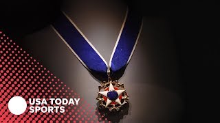 Trump awards Medal of Freedom to Babe Ruth, Roger Staubauch and Alan Page