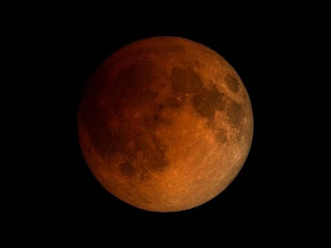 Первое полное лунное затмение года