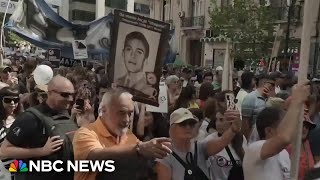 Argentinians push back against president's remarks on the Dirty War