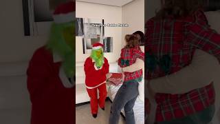 Il grinch é arrivato a rubare i regali a Dafne😂🎄