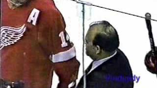 Scotty Bowman gets 1000th win 2/8/97