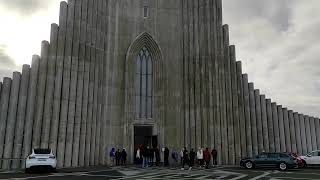 Zum Gottesdienst in die Halgrimskirkja