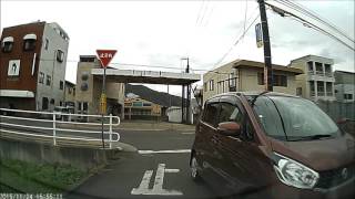 対向車線を逆走して狭い路地に強引に突っ込んでくる下手