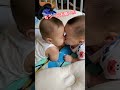 【双子】0歳にしてファーストキスを奪われた かあちゃん複雑な気持ちww