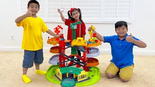 Alex Ellie and Eric Pretend Play with Thomas & Friends Trains & Cranes Super Tower Toy for Kids
