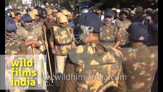 Lawyers and police violently clash in Allahabad