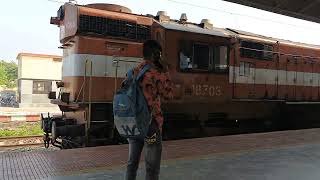 17642 - Narkhed Express Arriving at Akola Station