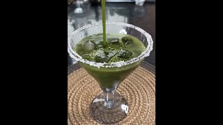 Detoxifying green juice. Coriander \u0026 Mint drink #healthydrink #detoxdrink #shorts #summerdrink